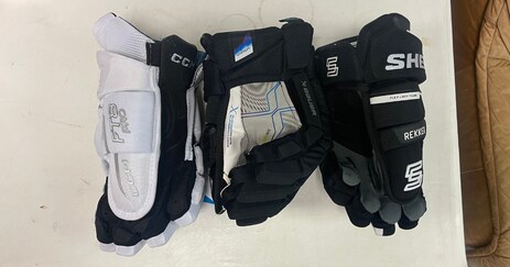 Comparison of premium palms on the Sherwood Rekker Morph Pro and Bauer Vapor Flylite and CCM Jetspeed FT8 Pro hockey gloves at Hejduk Sport.