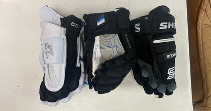 rovnání špičkových dlaní u hokejových rukavic Sherwood Rekker Morph Pro a Bauer Vapor Flylite a CCM Jetspeed FT8 Pro v Hejduk Sport.