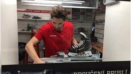 Broušení bruslí na brusce Sparx a ProSharp